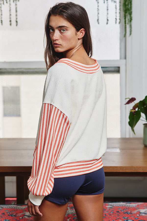 Contrast Detail V-Neck